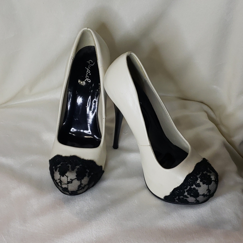 Qupid Black Pace Heels